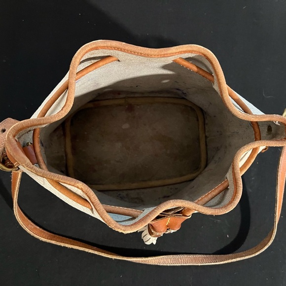 Lot of 2 classic Downey and Bourke purses cream drawstring and black satchel - Picture 10 of 12